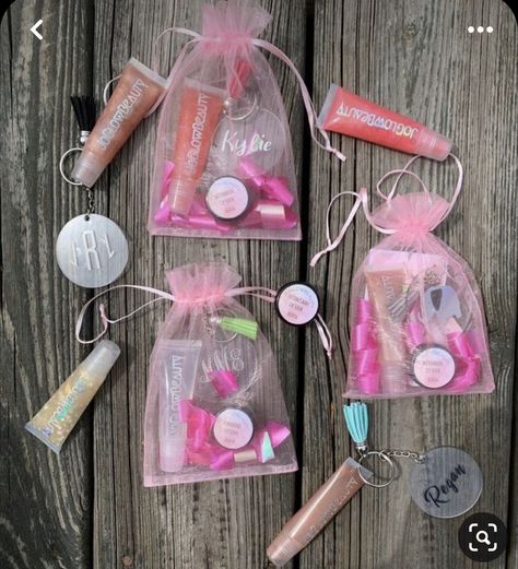 Lipgloss Bundle, Hadiah Diy, Diy Gifts To Sell, Barbie Theme Party, Spa Birthday Parties, Spa Birthday, Packaging Ideas Business, Pamper Party, Barbie Birthday Party