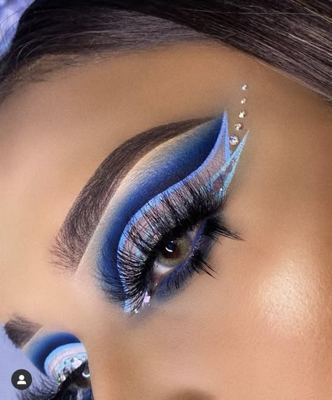 Spring Eye Makeup, False Lashes Makeup, Blue Eyeshadow Makeup, Make Your Eyes Look Bigger, Makeup Ojos, Eyelashes False, Eyes Look Bigger, Prom Eye Makeup, Purple Eye Makeup