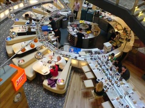 Yo! sushi bar in England. Everything glides past you on a conveyor belt as you eat and you just pick what you want Rotating Sushi Bar, Sushi Belt, Sushi Takeaway, Sushi Bar Design, Revolving Sushi, Sushi Train, Yo Sushi, Asia Restaurant, Open Buffet