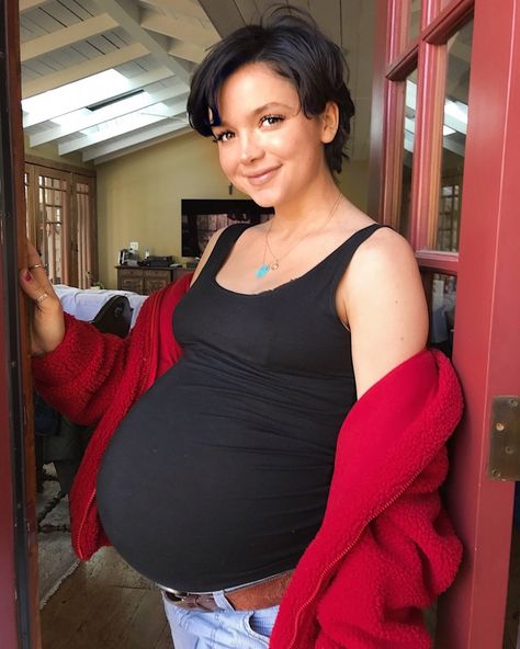 The Bachelor alum Bekah Martinez and her boyfriend Grayston Leonard have welcomed their first child into the world! #TheBachelor #Bachelor Bekah Martinez, Short Curly Haircuts, The Bachelor, Girl Short Hair, Curly Hair Cuts, Pixie Hairstyles, Hair Today, Pregnancy Photoshoot, Pixie Haircut