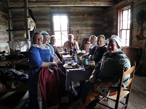 Passion for the Past: Cooking on the Hearth - The Colonial Kitchen American Colonial Kitchen, Center Hall Colonial Kitchen, Colonial Recipes 18th Century, Colonial Desserts 18th Century, Colonial Thanksgiving, Colonial Cooking, Cooking Hearth, Colonial Recipe, Fireplace Cooking