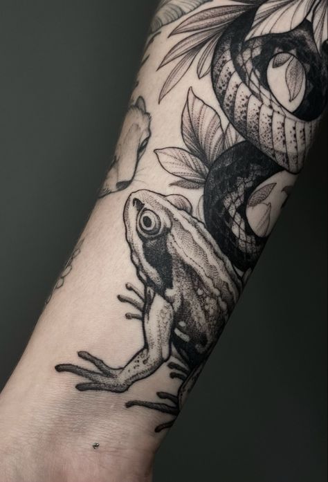 Toad Tattoo, Fruit Tattoo, Frog Tattoo, Tattoo On Forearm, Frog Tattoos, Fantasy Tattoos, Flash Sheet, Sister Tattoos, Nature Tattoos