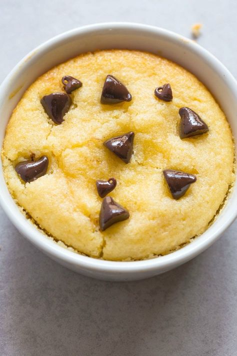 Healthy 1 Minute Low Carb Chocolate Chip Muffin Muffin Mug Cake, Moist Chocolate Chip Muffins, Chocolate Chip Mug Cake, Chocolate Chip Muffin, Mug Cake Healthy, Muffin In A Mug, Chocolate Chip Muffin Recipe, Cake Light, Single Serve Desserts