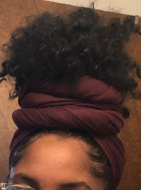 Headwrap Hairstyles, Soft Feminine Outfits, Cabello Afro Natural, Feminine Outfits, Head Wrap Styles, Hair Wrap Scarf, Hair Scarf Styles, Purple Burgundy, Head Scarf Styles