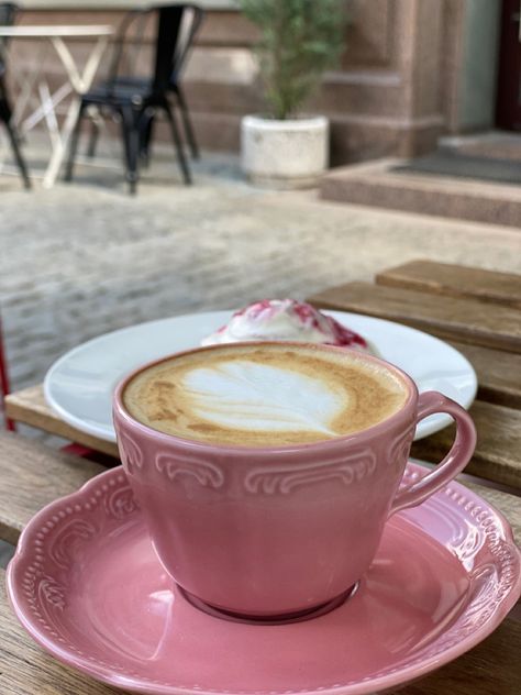 Pink Coffee Cup Aesthetic, Rose Pink Aesthetic, Barista Aesthetic, Wholesome Aesthetic, Clean Girl Lifestyle, Pink Lunch, Pink Coffee Cups, Late Summer Early Fall, Pink Cafe