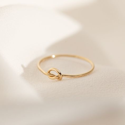 Most Expensive Engagement Ring, Cute Promise Rings, Promise Rings Simple, Gold Knot Ring, Bridesmaid Rings, Love Knot Ring, Pretty Jewelry Necklaces, Friendship Rings, Gold Rings Fashion