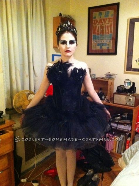 Swan Diy Costume, Swan Costume Diy, Black Swan Kostüm, Swan Costume, Halloween Costumes 2014, Black Swan Costume, Party Makeup Looks, The Black Swan, Black Tutu