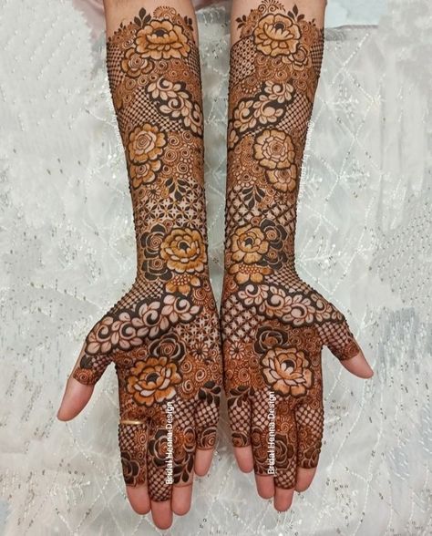 Pakistani Bride Mehndi Design, Latest Henna Designs 2024, Pakistani Bridal Mehndi Designs Unique, Khafif Designs, Full Hand Henna, Engagement Mehendi, Bridal Mehandi, Mehndi Designs Bridal Hands, Rose Mehndi Designs