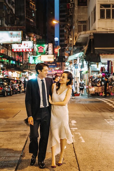 Asian Engagement Photos, Hong Kong Photoshoot, Nighttime Engagement Photos, Street Prewedding, Prewed Concept, Night Wedding Photography, Prewedding Pose, Prenup Photos Ideas, Hawaii Living