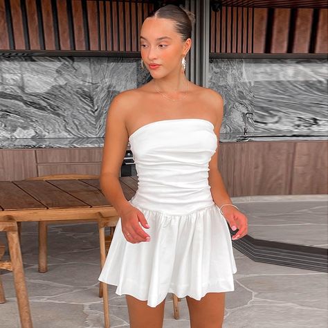 Smocked Tube Top, Figure Flattering Dresses, Short Dress White, Hoco Dress, Tube Top Dress, Strapless Neckline, Flattering Dress, White Short Dress, Mini Skater Dress