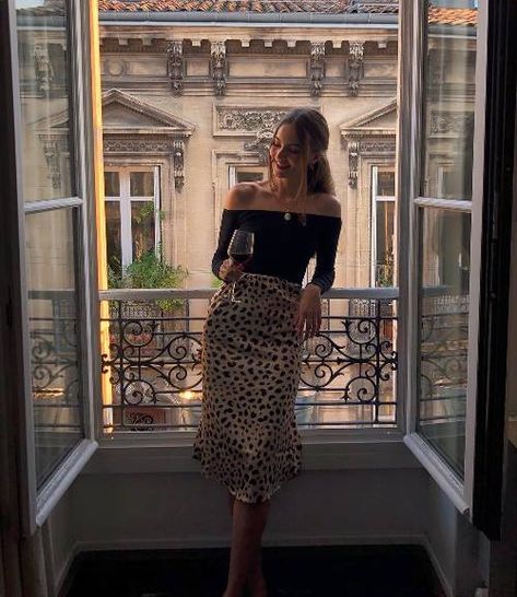 Statement Skirt, Rock Outfit, Outfits To Wear, Paris Outfits, Mode Inspo, Print Skirt, Ladies Dress Design, Mode Inspiration, Holiday Fashion