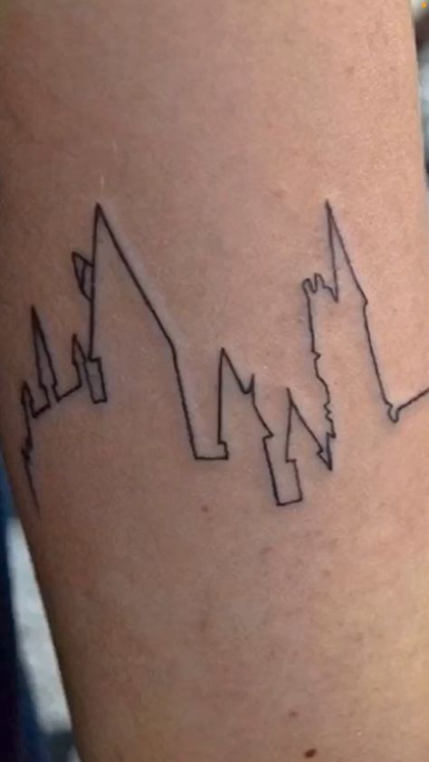 Castle Tattoo, Tattoo Minimalist, Hogwarts Castle, Minimalist Tattoo, Fish Tattoos, Jesus Fish Tattoo, Triangle Tattoo, Hogwarts, Castle