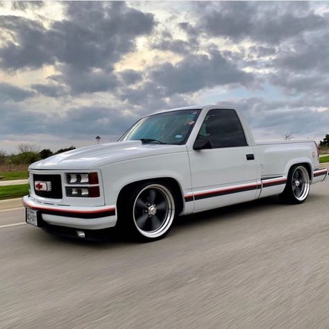 OBS rolling on @americanracing wheels 🙌🏼 @del_gus89 #americanracing #obstrucks #americanracingwheels Obs Chevy Lowered, Chevy Wallpaper, 1995 Chevy Silverado, 2023 Gmc Sierra, Classic Cars Trucks Chevy, Obs Chevy, Single Cab Trucks, Chevy Stepside, Chevy Trucks Silverado