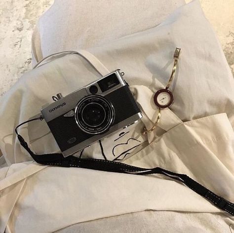 Photo Widget, Camera Aesthetic, Yennefer Of Vengerberg, Fotografi Vintage, Cream Aesthetic, Old Camera, Korean Aesthetic, Beige Aesthetic, + Core + Aesthetic