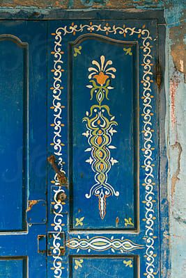 Metal Door Painted Like Wood, Hand Painted Front Door, Folk Painted Door, Painted Doors Interior Creative, Painted Doors Interior, Paint Doors Interior, Nordic Paint, Folklore Design, Stenciled Doors