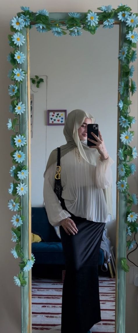 Black Skirt and White Top Outfit Satin Skirt Modest Outfit, Midi Skirt Outfit Hijab, Hijab Skirt Outfit Classy, Hijabi Skirt Outfits Summer, Modest Skirt Outfits Muslim, Satin Skirt Outfit Hijab, Spring Outfits Hijab, Hijab Fashion Inspiration Summer, Hijab Skirt Outfit