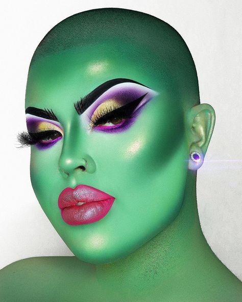 Wicked Witch Makeup, Disney Villains Makeup, Green Face Paint, Paint Makeup, Witch Makeup, Face Paint Makeup, Mean Green, Halloween 2023, Wicked Witch