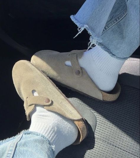 fall outfit inspo, fall fashion, birkenstocks, birkenstock slippers, birkenstock fall outfit, fall aesthetic, fall wishlist, christmas wishlist, fall must haves Boston Clogs Outfit, Birkenstock Clogs Outfit, Clog Outfit, Boston Outfits, Birkenstock Outfit, Clogs Outfit, Boston Clogs, Birkenstock Men, Shoe Wishlist