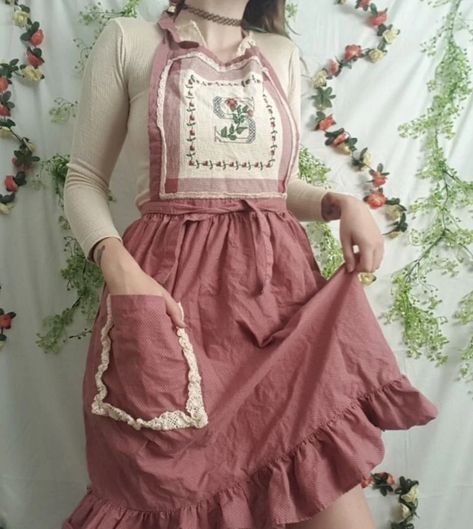 Apron Outfit, Cottage Core Fashion, Cute Apron, Cottagecore Clothes, Cottagecore Outfits, Cottagecore Fashion, Cute Aprons, Mori Girl, House Dress