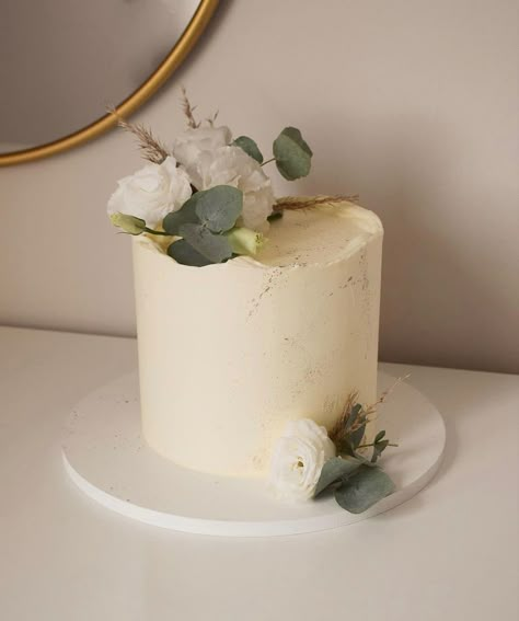 Rustic Engagement Cake, Simple One Tier Cake, 50th Anniversary Cakes Simple, Wedding Cake 1 Layer, Simple Wedding Cake One Tier, Minimalist Wedding Cake One Tier, Engagement Cake Designs Simple, Civil Wedding Cake, Single Wedding Cake