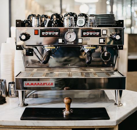 Coffee Machine Cafe, Italian Espresso Machine, Commercial Espresso Machine, Home Espresso Machine, Commercial Coffee Machines, Coffee Industry, La Marzocco, Industrial Coffee, Coffee Shops Interior