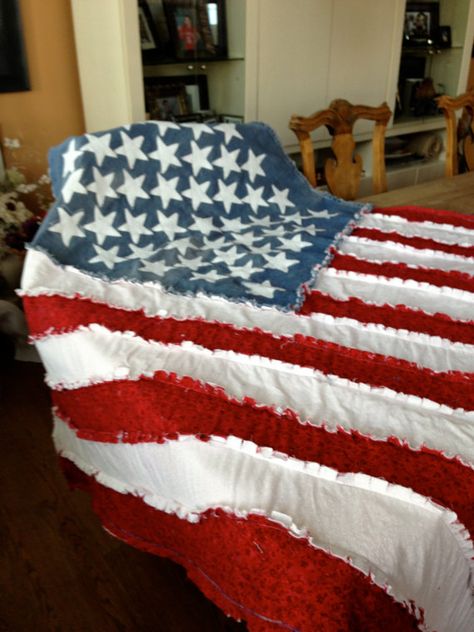 Gorgeous American Flag Ragged Blanket or by isabellabluedesigns Flag Rag Quilt, American Flag Blanket, American Flag Quilt, Rag Quilt Tutorial, Custom Dog Beds, Jean Quilt, Flag Quilt, Denim Quilt, Rag Quilt