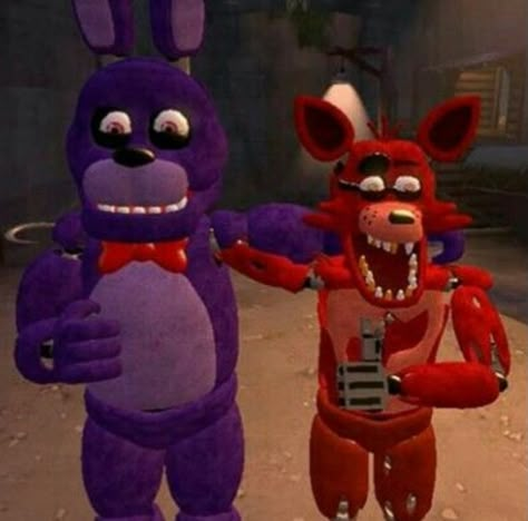 Fnaf Photos, Fnaf Foxy, Dog Sounds, Doll Eye Makeup, Scott Cawthon, Animatronic Fnaf, Fnaf 1, Fnaf Comics, Fnaf Memes