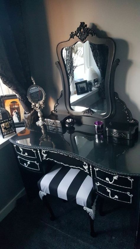 Gothic Bedroom, Diy Makeup Vanity, Decor Eclectic, Gothic Furniture, Decor Ikea, Goth Home, Goth Home Decor, Dark Home, Romantic Home Decor