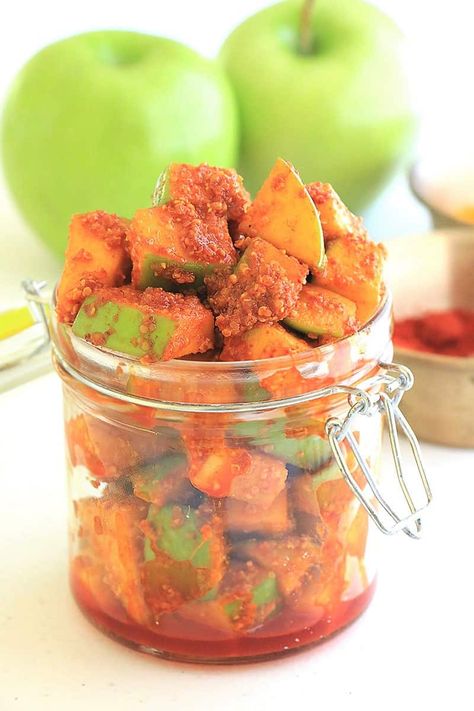 Green Apple Pickle recipe with video by Dhwani Mehta - Cookingcarnival Green Apple Recipes, Dairy Free Dips, Big Jar, Pickle Recipe, Homemade Condiments, Pickled Veggies, Chutney Recipes, Pickling Recipes, Granny Smith