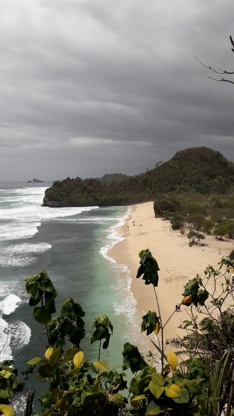 Langit mendung karena memang musim hujan Malang, Water