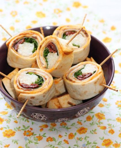 great idea for a Tapas party Tapas Party, Tapas Menu, Buffet Party, Tortilla Rolls, Roll Ups Recipes, Easy Autumn Recipes, Roll Ups Tortilla, Tapas Recipes, Best Appetizer Recipes