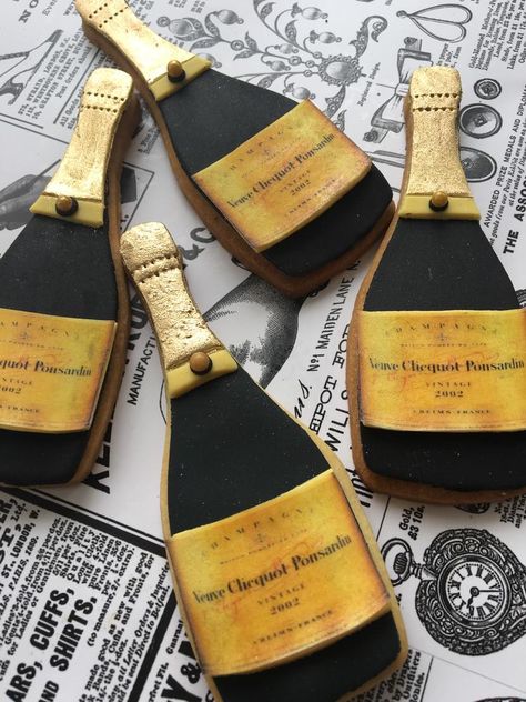 Vueve Champagne Decor, Veuve Party, Metal Birthday Party, Champagne Cookies, Metal Birthday, Champagne Tasting, Wine Cookies, Brunch Club, Pop Fizz Clink