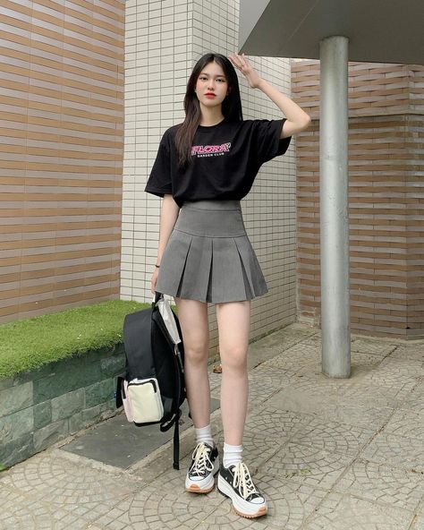 Korean Fashion Skirt Short, Skirt And Sweatshirt Outfit, Rok Korean Style, Cute Mini Skirt Outfits, Korean Outfit Ideas, Korean Fashion Skirt, Ootd Korean Style, Korean Skirt, Rok Mini