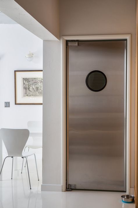 swinging door to the laundry room Blonde Wood Furniture, Modern Post And Beam Homes, Swinging Doors Kitchen, Modern Post And Beam, Cement Flooring, Kitchen Door Designs, Room Swing, Mud Room Garage, Restaurant Door