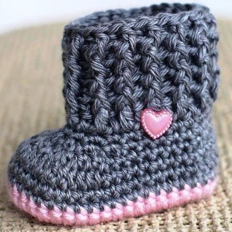 Crochet Easy Patterns & Crochet Easy Tutorials | Hello!!! Crochet booties are very practical, pieces that bring comfort and elegance; in addition to keeping your baby's feet always warm | Facebook Crochet Patterns Baby Girl, Crochet Baby Boots, Crochet Baby Shoes Pattern, Baby Booties Pattern, Crochet Boots, Crochet Baby Girl, Booties Crochet