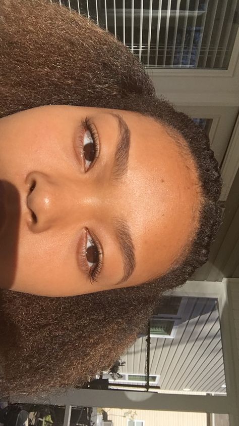 Perfect Eyebrows Light brown eyes ✨ Beautiful lashes Thick Brows Black Women, Thick Natural Eyebrows, Brown Eyebrows Black Women, Full Eyebrows Natural, Eyebrow Inspo Natural, Soft Angled Eyebrows, Eyebrows Light Brown, Rounded Eyebrows, Soft Arch Eyebrows