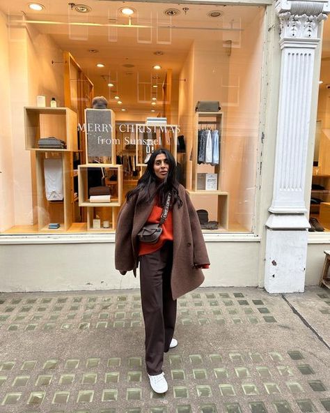 Monikh on Instagram: "Same look, different day 🍊" Loewe Gate Bag, Bottega Veneta Cassette, Banana Bag, Wardrobe Goals, Leather Crossbody Bags, Winter 22, Fluffy Coat, Best Leather, Bags Shop