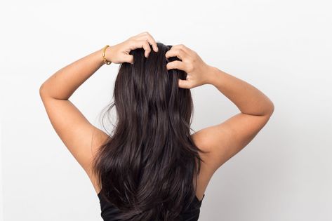 If it made your hair two shades lighter, you’re probably doing it wrong. Ways To Grow Hair, Hair Myth, Exfoliate Scalp, Ayurvedic Massage, Dunner Wordend Haar, Using Dry Shampoo, Head And Shoulders, Scalp Oil, Grow Hair Faster