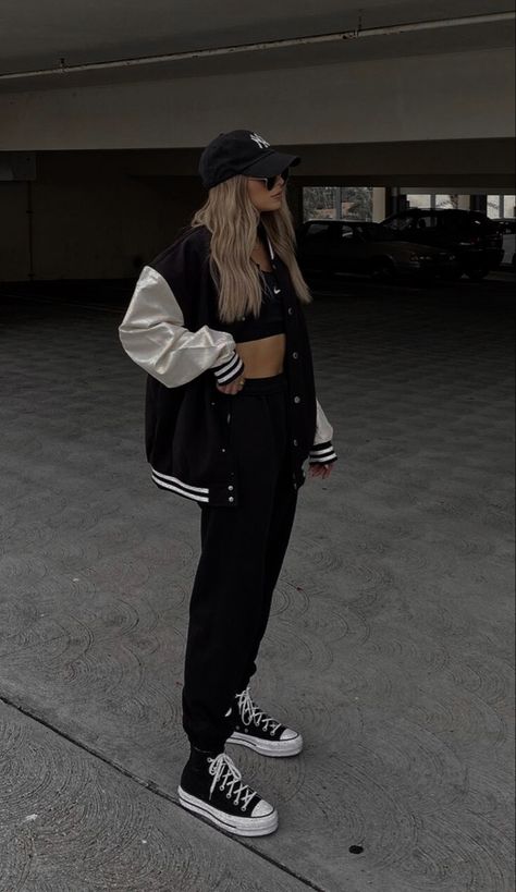 Sweat Set Outfits, Varsity Jacket Outfit, Fashion Infographic, Outfit Street Style, Street Style Aesthetic, Snow Sculptures, Looks Country, Joggers Outfit, Aesthetic Outfit Ideas