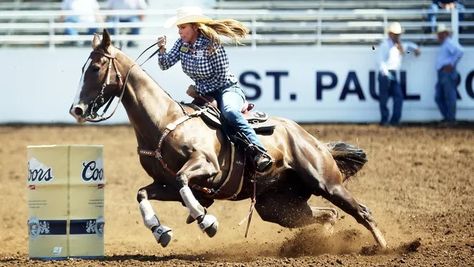 Hollywood meets rodeo with A&E's 'Rodeo Girls' Bronco Horse, Woman Riding Horse, Australian Country, Bronc Riding, Rodeo Girls, Cowboy Love, Bucking Bronco, Barrel Racer, Western Pleasure