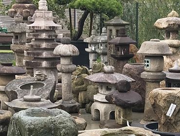 Japanese Moss Garden, Small Japanese Garden Ideas, Japanese Stone Garden, Japanese Garden Ornaments, Diy Japanese Garden, Japanese Backyard, Japanese Incense Burner, Japanese Garden Lanterns, Japanese Ornaments