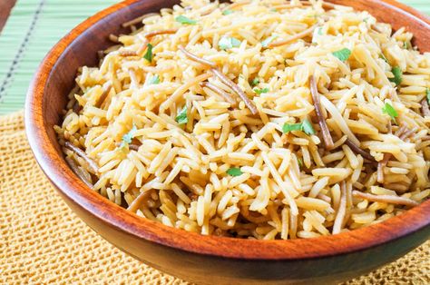 Arroz con Fideos (Dominican Rice and Noodles) Rice With Noodles, Dominican Rice, Ricearoni Recipes, Mexican Noodle Soup, Fideo Recipe, Rice And Noodles, Grain Dishes, South American Recipes, Easy Side Dish