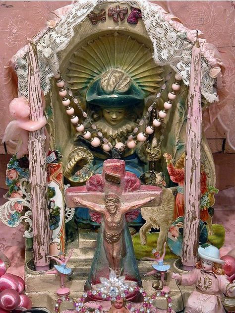 Sacred Space Altar, Shrines Art, Religious Iconography, Home Altar, Sacred Spaces, Religious Icons, Sacred Places, Assemblage Art, Mexican Art