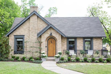 After/ Joanna and Chip Gaines help a couple from Austin, who are relocating to Waco, update a small Tudor style home with real period charm, skillfully adapting it to fit the couple's lifestyle. Exterior Brick Makeover, Small Tudor Style Homes, Yellow Brick House Exterior, Yellow Brick Houses, Chip Gaines, Hgtv Fixer Upper, Primitive Homes, Tudor Style Homes, Brick Exterior