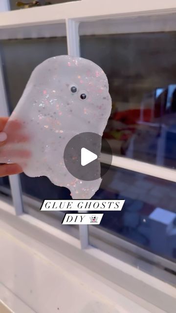 Shannon Doherty on Instagram: "GLUE GHOSTS 👻 Easy Halloween DIY!! SAVE this fun Halloween craft to make with your family!  How fun is this! They are so easy to make and really fun!! All you need is some glue, glitter and eyes! We hung them around with fishing line to look they are flying!! You can also stick them on windows! COMMENT - GHOST - will send links to everything you need to make these at home!  FOLLOW ME @athomewith.shannon for more fun and easy ideas your family will love! #halloween #halloweencrafts #halloweendiy #easydiy #easycrafts #momhacks #momsofinstagram" Art And Crafts For Kids Halloween Party, Ghost Diy Crafts, Diy Ghost Decor, Shaving Cream And Glue Ghosts, Flying Ghost Craft, Puffy Paint Ghost Craft, How To Make Starch Ghosts, Glue Ghosts, Goggly Eyes Crafts