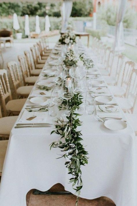 Wedding Table Designs, Rustic Wedding Decorations, Tafel Decor, The Golden Girls, Long Table, Botanical Wedding, Wedding Tables, Wedding Table Settings, בר מצווה