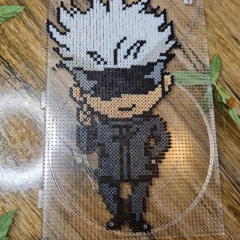 Gojo Satoru Perler Beads, Gojo Perler Beads, Jujutsu Kaisen Perler Beads, Jjk Perler Beads, Jjk Pixel Art, Perler Anime, Hama Beads 3d, Melt Beads Patterns, Pearl Beads Pattern