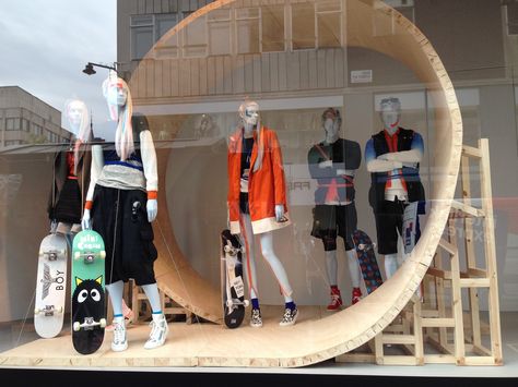 Skateboard Window Display, Brutalism Interior, Mannequin Styling, Skate Store, Interior Architecture Drawing, Emerging Designers Fashion, Windows Display, Youth Club, Vans Store