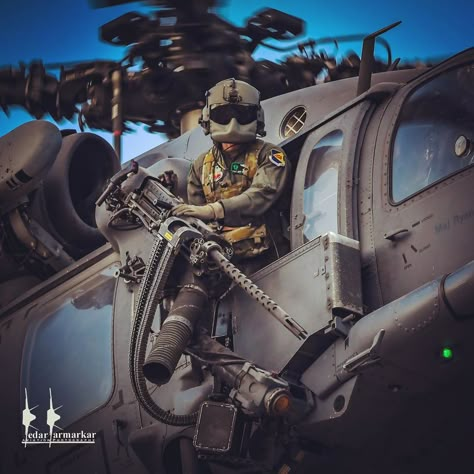 Dressed to Kill - a crew member of the 66th Rescue Squadron from Nellis AFB manning a 50 cal mounted on the HH-60 Pave Hawk #hh60 #pavehawk… Hh60 Pavehawk, Ford Ranger Modified, Scp Mtf, Battle Of Stalingrad, Pilots Art, Ah 64 Apache, Military Logo, 50 Cal, Military Wallpaper