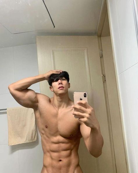 Effects Of Social Media, Men Abs, Gym Guys, Take A Selfie, Professional Camera, Handsome Asian Men, Hot Asian Men, Anime Guys Shirtless, Cute Asian Guys